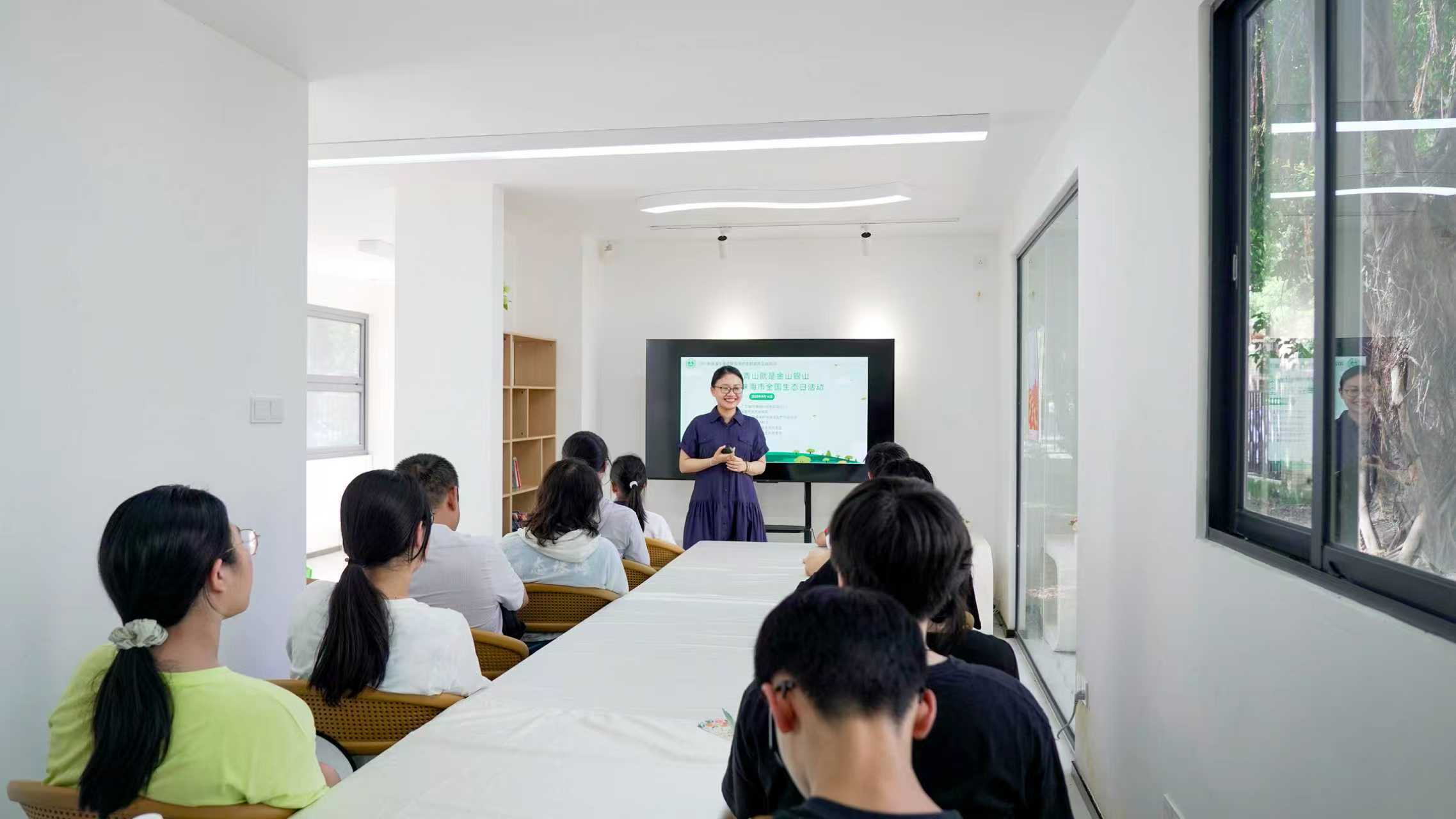绿水青山映春晖 环保志愿筑家园