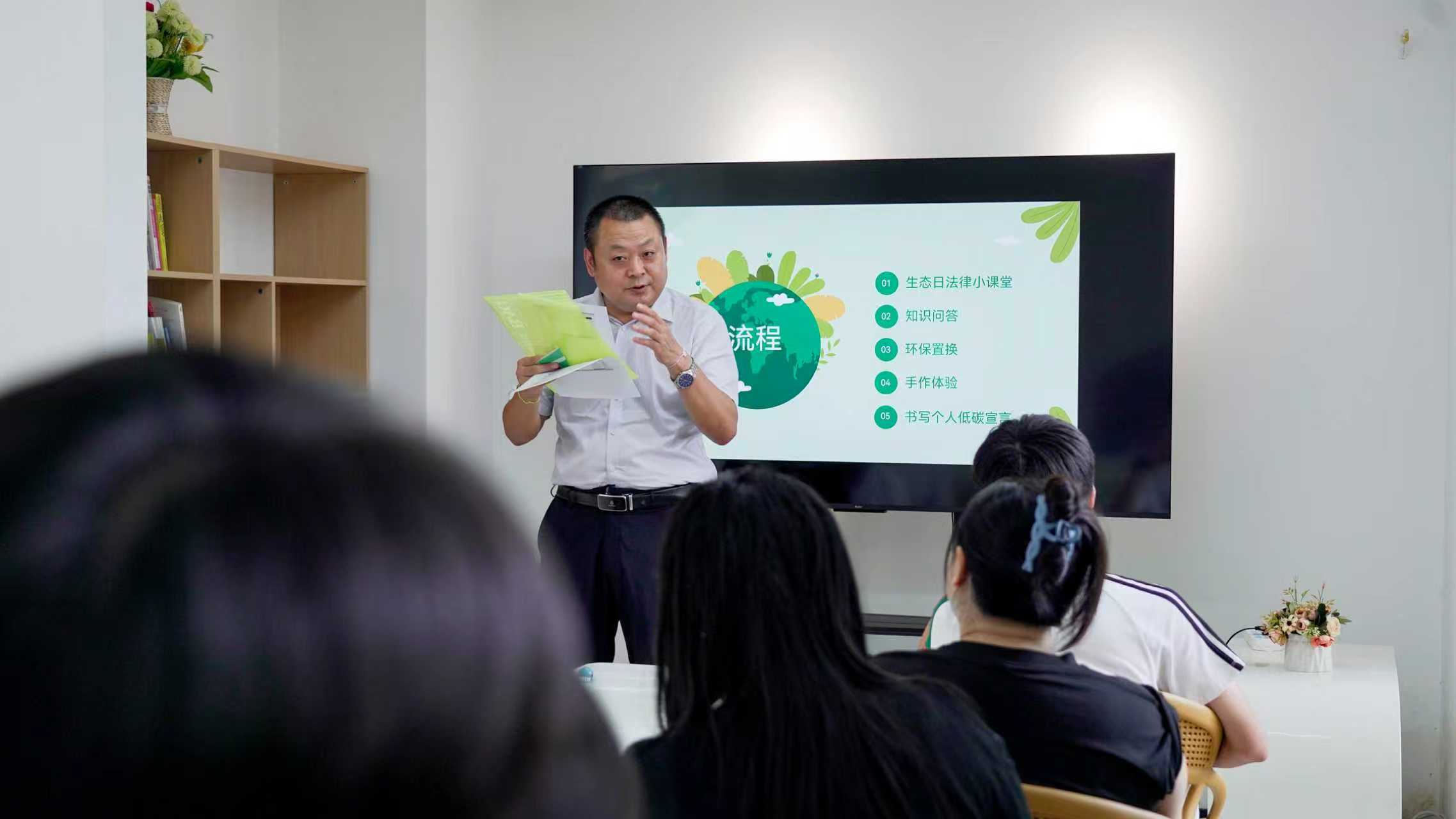 绿水青山映春晖 环保志愿筑家园