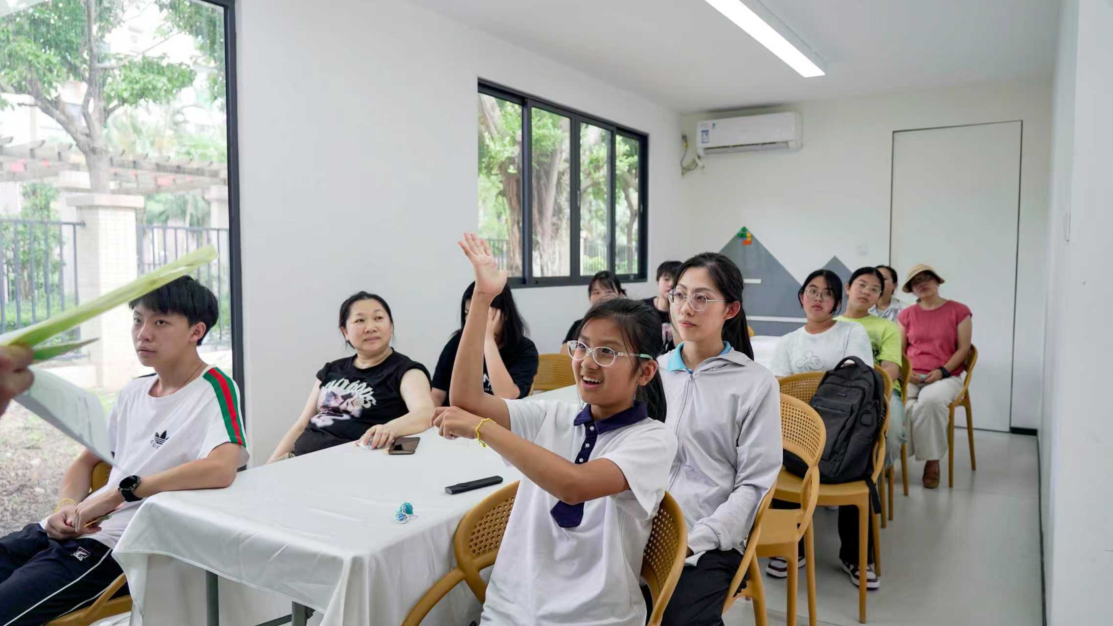 绿水青山映春晖 环保志愿筑家园