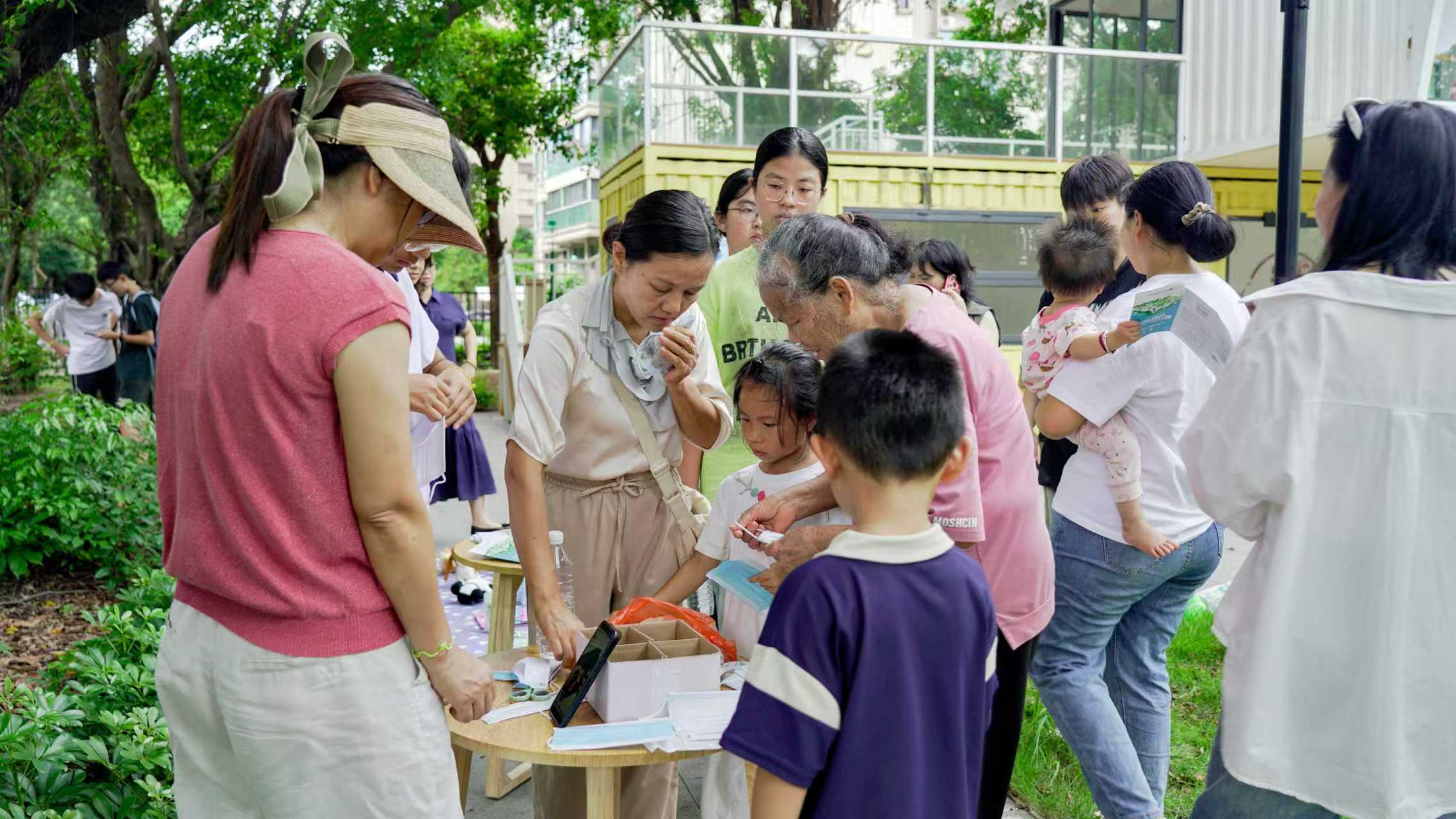 绿水青山映春晖 环保志愿筑家园